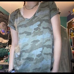 American Eagle women’s camp b-neck shirt.